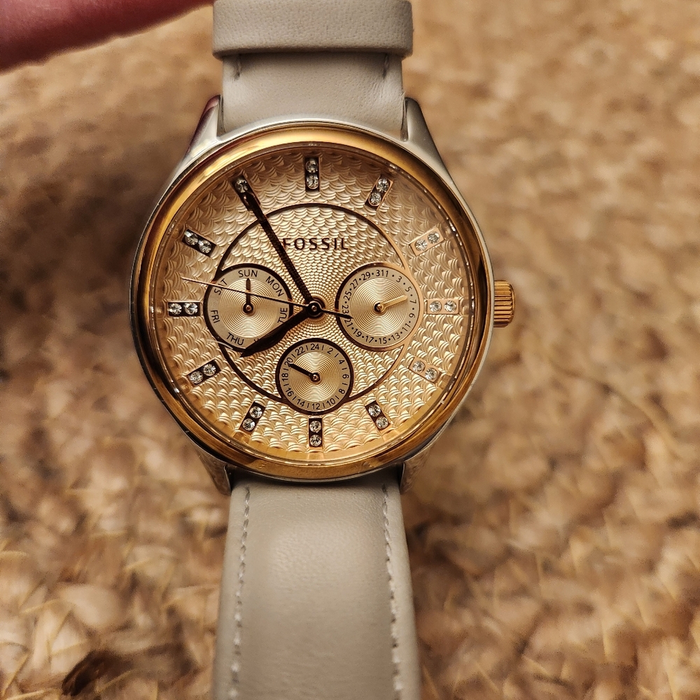 LIKE NEW FOSSIL WATCH